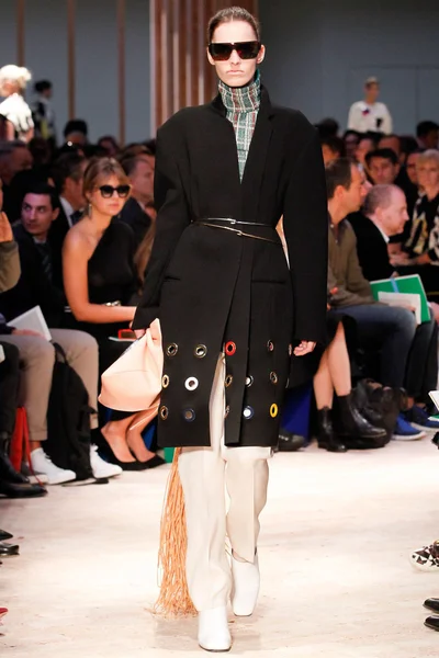 Look 30